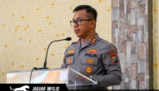 Kapolres Kepulauan Sangihe, AKBP Edwin Humokor, saat memberikan arahan tegas secara langsung kepada seluruh personel dan jajaran Kapolsek terkait komitmen penguatan pengawasan wilayah rawan titik api guna mengantisipasi sekaligus mencegah terjadinya bencana kebakaran hutan dan lahan (karhutla) di wilayah hukum Kabupaten Kepulauan Sangihe.