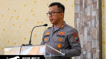 Kapolres Kepulauan Sangihe, AKBP Edwin Humokor, saat memberikan arahan tegas secara langsung kepada seluruh personel dan jajaran Kapolsek terkait komitmen penguatan pengawasan wilayah rawan titik api guna mengantisipasi sekaligus mencegah terjadinya bencana kebakaran hutan dan lahan (karhutla) di wilayah hukum Kabupaten Kepulauan Sangihe.