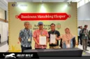 Foto bersama para pelaku UMKM Sulawesi Utara dengan ekspresi gembira dan bangga seusai rangkaian pameran Karya Kreatif Indonesia (KKI) 2026 di JICC Jakarta (23/08/26).