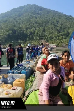 Terdampak El Nino, Ditpolairud Polda Sulut Salurkan 72 Ribu Liter Air Bersih ke Bunaken dan Manado Tua