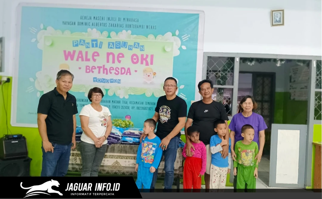 MENEBAR KASIH: Perwakilan tim Sahabat Kapolda Sulut saat menyerahkan bantuan bahan pokok berupa beras secara simbolis kepada pengurus panti asuhan di Sulawesi Utara, Kamis (27/08/2026).