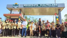 Suasana peresmian Gerbang Ekowisata Kalitalang oleh Yayasan Astra Honda Motor (AHM) bersama Universitas Gadjah Mada (UGM) dan Pemerintah Kabupaten Klaten di Desa Balerante.