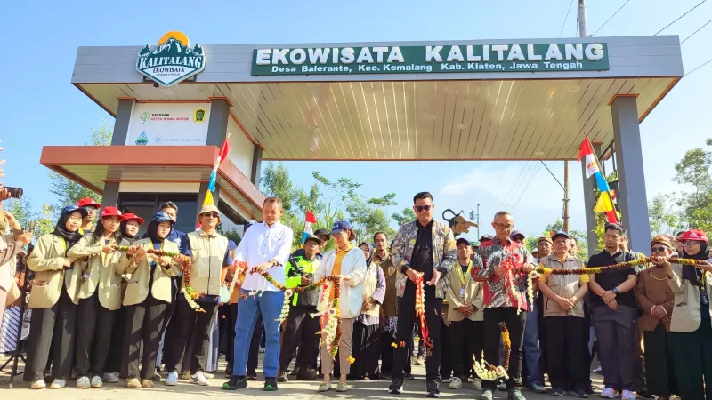 Suasana peresmian Gerbang Ekowisata Kalitalang oleh Yayasan Astra Honda Motor (AHM) bersama Universitas Gadjah Mada (UGM) dan Pemerintah Kabupaten Klaten di Desa Balerante.
