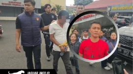 Petugas kepolisian dari Tim URC Ditreskrimum Polda Sulawesi Utara saat menggiring terduga pelaku penggelapan mobil perusahaan berinisial U menuju ruang penyidik di Mapolda Sulut untuk menjalani pemeriksaan lebih lanjut. (Foto: Dok. Jaguarinfo.id)