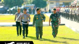 Gubernur Sulut Yulius Selvanus memimpin Apel Gelar Pasukan Tanggap Bencana Dampak El Nino di Lapangan Presisi Polda Sulut, Manado, Selasa (04/08/26).