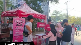 Suasana kegiatan edukasi dan promo BrightGas oleh Pertamina di kawasan Car Free Day (CFD) Makassar.