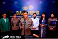Suasana konferensi pers jajaran Polri terkait kegiatan Dialog Penguatan Internal Polri ke-2 mengenai strategi dan penanganan kejahatan love scamming di Jakarta Selatan, 04/08/26.