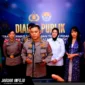 Suasana konferensi pers jajaran Polri terkait kegiatan Dialog Penguatan Internal Polri ke-2 mengenai strategi dan penanganan kejahatan love scamming di Jakarta Selatan, 04/08/26.