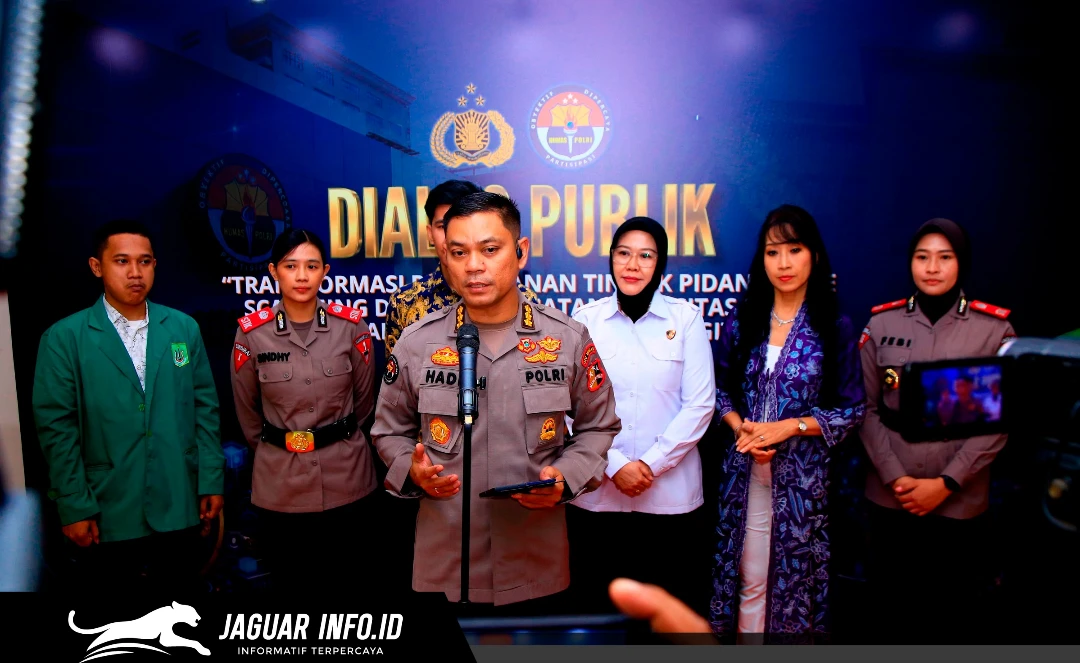 Suasana konferensi pers jajaran Polri terkait kegiatan Dialog Penguatan Internal Polri ke-2 mengenai strategi dan penanganan kejahatan love scamming di Jakarta Selatan, 04/08/26.