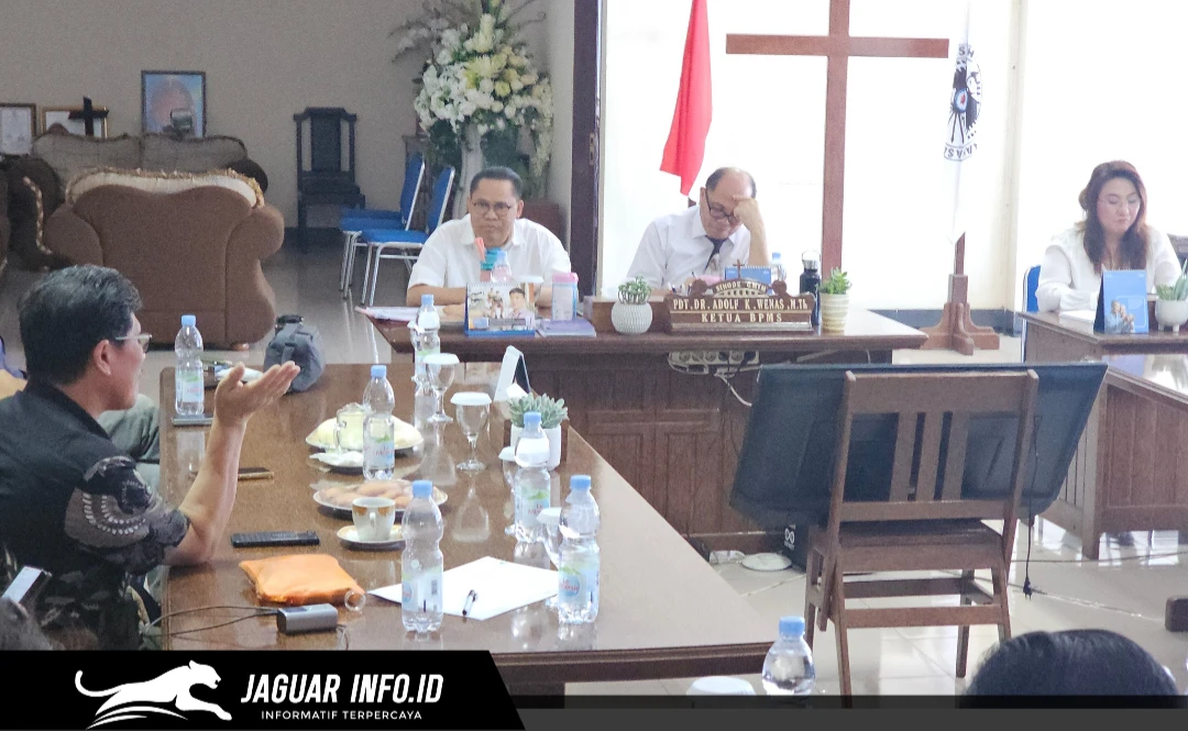 Suasana pertemuan atau rapat koordinasi pelaksanaan kegiatan secara umum.