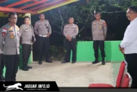 Kapolres Sitaro Sambang Duka ke kediaman keluarga korban kecelakaan kerja di Kampung Pehe Lindongan II, Kecamatan Siau Barat pada Selasa (04/08/26).