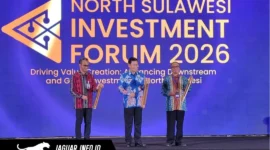 Wakil Gubernur Sulut Viktor Mailangkay, Direktur Wilayah III BKPM Abdul Qodir, dan Kepala KPw BI Sulut Joko Supratikto resmi membuka North Sulawesi Investment Forum (NSIF) 2026 dengan membunyikan alat musik tradisional tetengkoren di Manado, Jumat (7/8/2026).