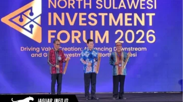 Wakil Gubernur Sulut Viktor Mailangkay, Direktur Wilayah III BKPM Abdul Qodir, dan Kepala KPw BI Sulut Joko Supratikto resmi membuka North Sulawesi Investment Forum (NSIF) 2026 dengan membunyikan alat musik tradisional tetengkoren di Manado, Jumat (7/8/2026).