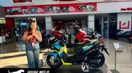 Tampak deretan berbagai varian sepeda motor Honda yang terparkir rapi di area kantor PT Daya Adicipta Wisesa (DAW).