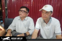 Ketua Bidang Hukum dan Advokasi Pemprov IMI Sulawesi Utara, Berty Alan Lumempouw, S.H., bersama jajaran pengurus IMI Sulut saat memberikan keterangan resmi dan diwawancarai oleh awak media pada Selasa, 11/08/26, terkait langkah investigasi internal atas insiden Drag Race Kotamobagu.