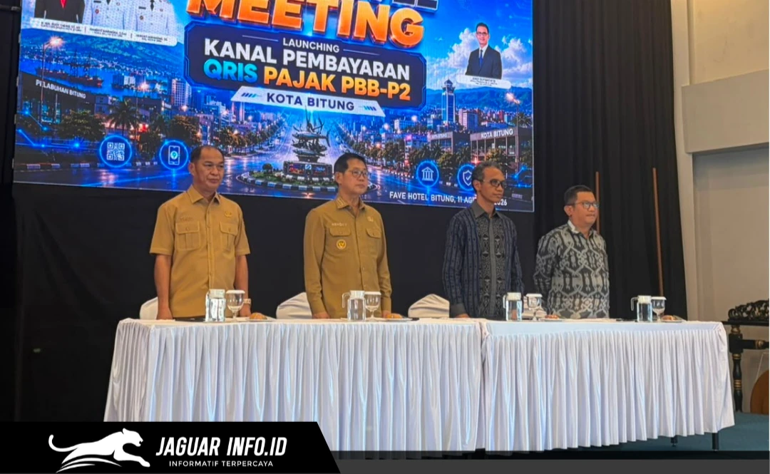 Wali Kota Bitung Hengky Honandar dan Kepala Perwakilan BI Sulut Joko Supratikto saat memimpin High Level Meeting sekaligus meluncurkan QRIS PBB Bitung di Favehotel, 11/08/26.