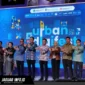 Momen kebersamaan jajaran pimpinan Bank Indonesia, perwakilan Pemerintah Provinsi Sulawesi Utara, Forkopimda, beserta seluruh tamu undangan VIP saat melakukan sesi foto bersama di panggung utama sebagai simbol sinergi dan kolaborasi dalam memajukan ekonomi kreatif pada Puncak Acara Urban Digifest X Sulut Coffee Fest 2026 yang digelar di Manado Town Square, 15/08/26.