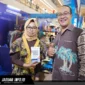 Suasana kunjungan Radityo Ari Purwoko saat meninjau dan berinteraksi langsung dengan pelaku UMKM di area festival pameran.