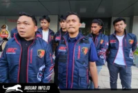 wawancara Kanit 1 dan Kanit 2 Tim URC Polda Sulawesi Utara saat memberikan keterangan resmi secara langsung kepada awak media terkait keberhasilan mereka dalam mengungkap tindak kejahatan pencurian yang meresahkan warga di wilayah Kota Manado.