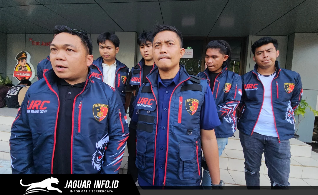 wawancara Kanit 1 dan Kanit 2 Tim URC Polda Sulawesi Utara saat memberikan keterangan resmi secara langsung kepada awak media terkait keberhasilan mereka dalam mengungkap tindak kejahatan pencurian yang meresahkan warga di wilayah Kota Manado.