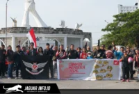 Peserta Honda Community Convoy Merdeka bersiap melakukan perjalanan melintasi berbagai destinasi ikonik di Manado untuk merayakan Hari Kemerdekaan, Minggu (16/08/26).