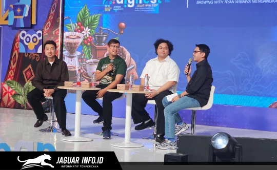 Jeo Palar, Sulut Coffee Festival Director, saat menjadi narasumber dalam Talk Show dan Workshop Manual Brew pada rangkaian Urban Digifest 2026 di Mantos 3, Minggu (16/08/26).