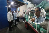 TPID Sulut di Cargo Bandara Sam Ratulangi  saat memantau tibanya Cabai rawit dari Probolinggo