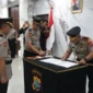 Kapolda Sulut Brigjen Pol Yudo Hermanto saat memimpin upacara serah terima jabatan di Manado, Senin (21/09/26).