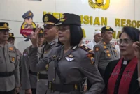 Kompol Vona Palilingan saat diambil sumpah jabatan sebagai Kasatlantas Polresta Manado oleh Kapolresta Manado Kombes Pol Irham Halid di Mapolresta Manado, 22/09/26.