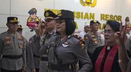 Kompol Vona Palilingan saat diambil sumpah jabatan sebagai Kasatlantas Polresta Manado oleh Kapolresta Manado Kombes Pol Irham Halid di Mapolresta Manado, 22/09/26.