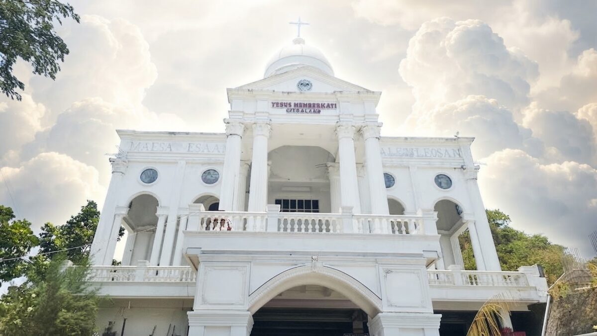 Tampak kemegahan Gedung Gereja GMIM Yesus Memberkati Citraland (GYMC) yang kini genap berusia 11 tahun dalam menghadirkan pelayanan rohani di kawasan perumahan Citraland Manado.