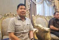 Ketua Panitia Pelaksana Recky Langie memberikan keterangan pers serta wawancara bersama media mengenai kesiapan penuh pelaksanaan sidang sinode istimewa.