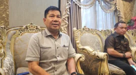 Ketua Panitia Pelaksana Recky Langie memberikan keterangan pers serta wawancara bersama media mengenai kesiapan penuh pelaksanaan sidang sinode istimewa.