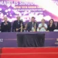 Tampak saat Ketua BPMS GMIM, Pdt. Adolf Wenas, didampingi oleh Ketua Panitia SMSI ke-82, Recky Langie, memukul tetengkoren sebagai simbolis resmi ditutupnya rangkaian Sidang Majelis Sinode Istimewa (SMSI) ke-82 GMIM Tahun 2026.