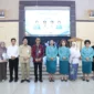 Foto bersama Ketua TP PKK dan jajaran Kepala BI dan perwakilan tamu undangan lainnya