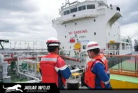 Jajaran pemerintah dan manajemen Pertamina saat melakukan peninjauan langsung (Management Walk Through) di Fuel Terminal (FT) Bau-Bau, Sulawesi Tenggara.