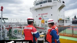 Jajaran pemerintah dan manajemen Pertamina saat melakukan peninjauan langsung (Management Walk Through) di Fuel Terminal (FT) Bau-Bau, Sulawesi Tenggara.
