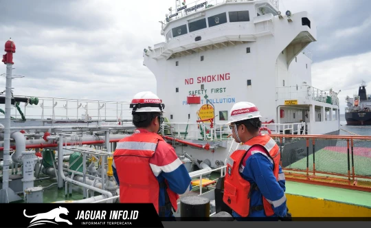 Jajaran pemerintah dan manajemen Pertamina saat melakukan peninjauan langsung (Management Walk Through) di Fuel Terminal (FT) Bau-Bau, Sulawesi Tenggara.