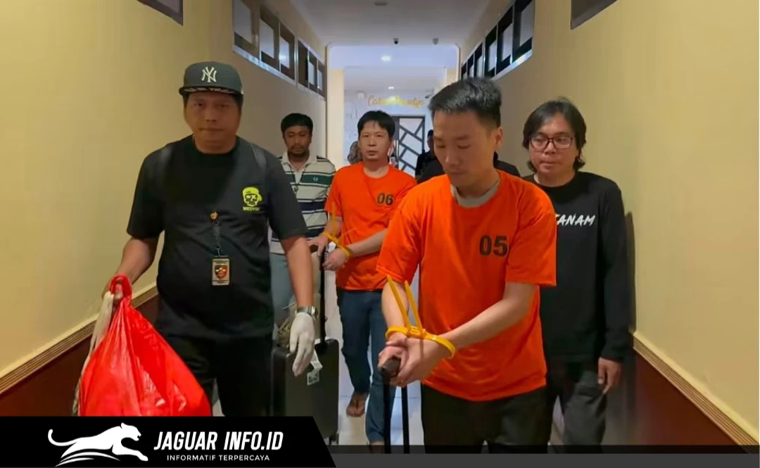 Kepolisian Daerah (Polda) Sulawesi Utara berhasil menggagalkan penyelundupan emas ilegal seberat 16 kg oleh dua WNA asal China di Bandara Sam Ratulangi pada 04/09/26.