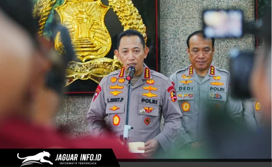 Kapolri Jenderal Polisi Listyo Sigit Prabowo saat memberikan instruksi kepada jajaran dalam keterangan pers di Mabes Polri. (Dok. Polri)