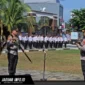 Irjen Pol Roycke Harry Langie menyerahkan Pataka Polda Sulut Maesa'an Waya kepada Kapolda Sulut yang baru, Brigjen Pol Yudo Hermanto, di Lapangan Presisi Mapolda Sulut.