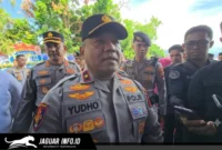 saat memberikan keterangan kepada awak media usai upacara penyerahan pataka di halaman Mapolda Sulut pada 10/09/26.