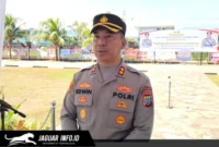 Plh. Kapolres Kepulauan Sangihe, AKBP Edwin J. Humokor saat diwawancarai di Mapolda Sulawesi Utara.