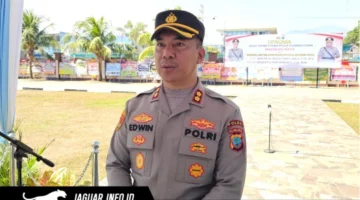 Plh. Kapolres Kepulauan Sangihe, AKBP Edwin J. Humokor saat diwawancarai di Mapolda Sulawesi Utara.
