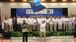 Ketua Umum PWI Pusat Akhmad Munir saat melantik pengurus PWI Surakarta di The Sunan Hotel Solo, 12/09/26.]