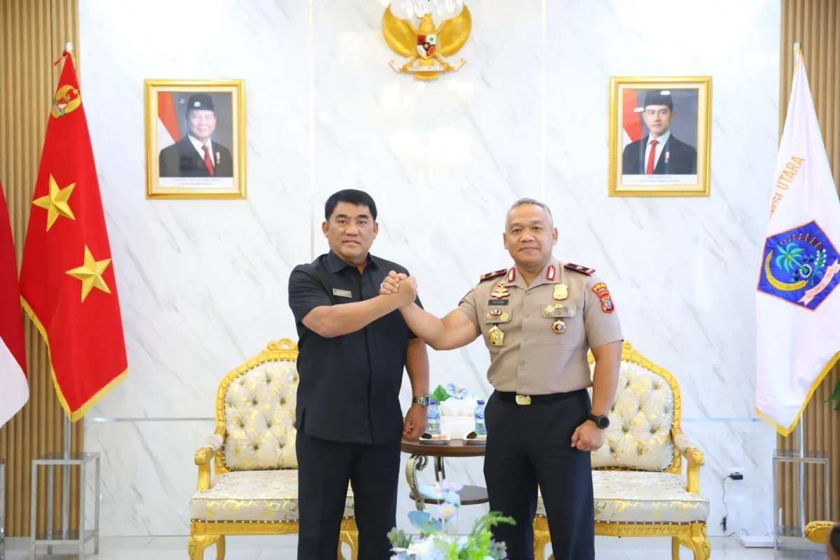 Silaturahmi Kapolda Sulut Brigjen Pol Yudo Hermanto saat melakukan kunjungan dengan Gubernur Sulawesi Utara Yulius Selvanus di Wisma Negara Bumi Beringin, Manado, 14/09/26.