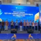 Sesi foto bersama Kepala KPw BI Provinsi Sulut beserta jajaran, narasumber, perwakilan pemerintah daerah, bupati, dan walikota dalam kegiatan Bincang Ekonomi di Ballroom Hotel Fourpoints Manado, 16/08/26.