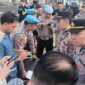 Tim Bid Propam Polda Sulut saat melaksanakan pemeriksaan ponsel personel dalam operasi Gaktiblin di Mapolda Sulut, 17/09/2026.