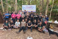 Kapolres Sangihe AKBP Edwin Humokor bersama jajaran personel kepolisian, dan relawan menyusuri kawasan hutan Gunung Awu usai berjibaku memadamkan titik-titik api kebakaran hutan dan lahan (karhutla).