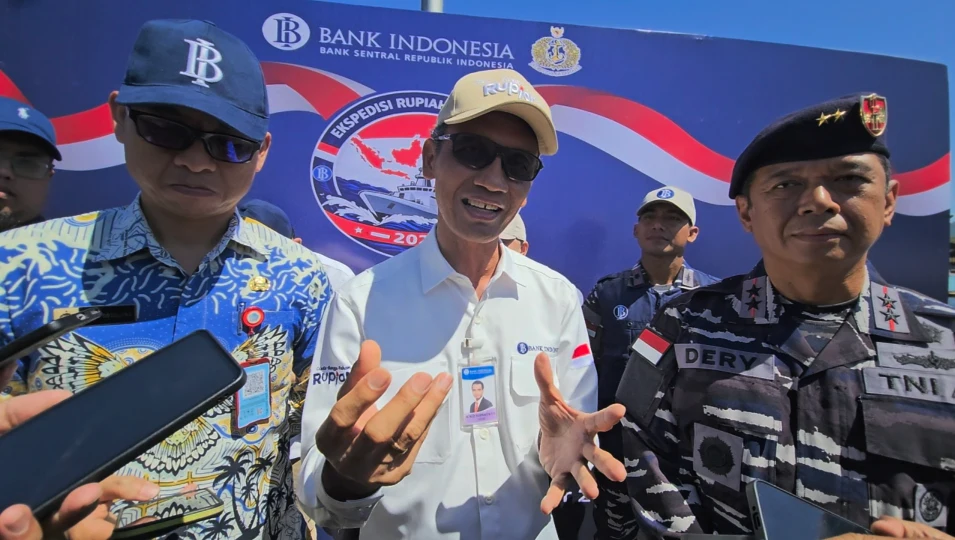 Kepala KPw BI Sulut Joko Supratikto saat memberikan keterangan kepada awak media usai pelepasan Ekspedisi Rupiah Berdaulat 2026 di Dermaga Samuel Languyu, Satrol Kodaeral VIII, Jumat (11/9/2026).